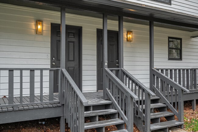 Photo - 1545 Springwood Dr SE