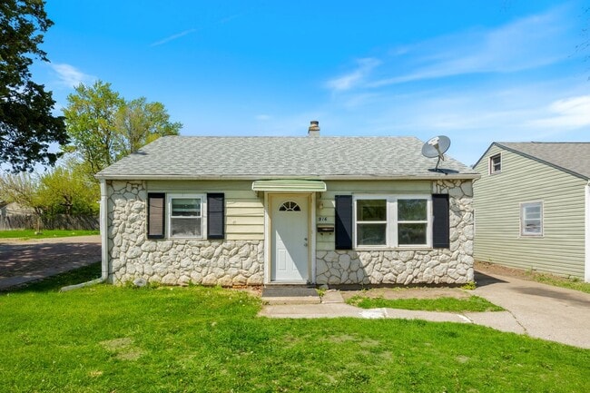 Photo - 916 5th Ave House