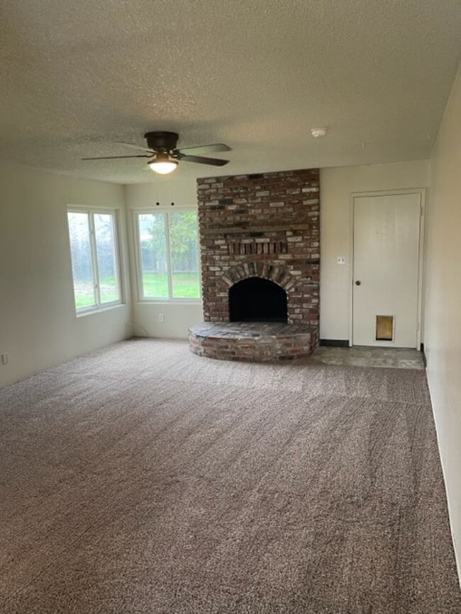 3313 Willow Ln