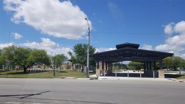 Photo - 407 S Main St