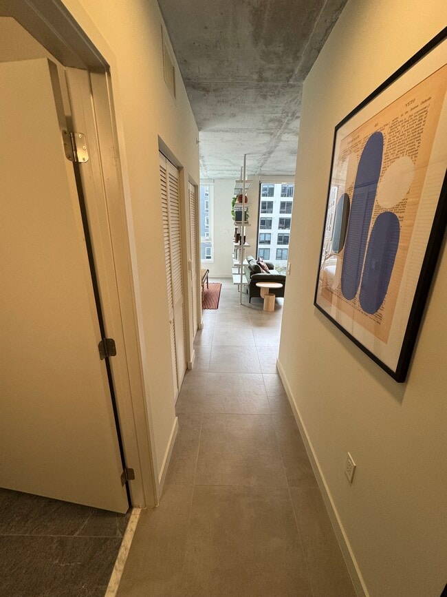 Building Photo - 267 NW 31st St Unit S3