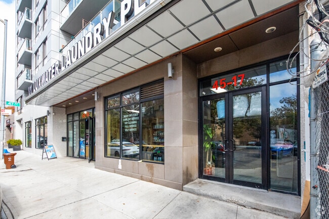 Photo - Elmhurst Plaza