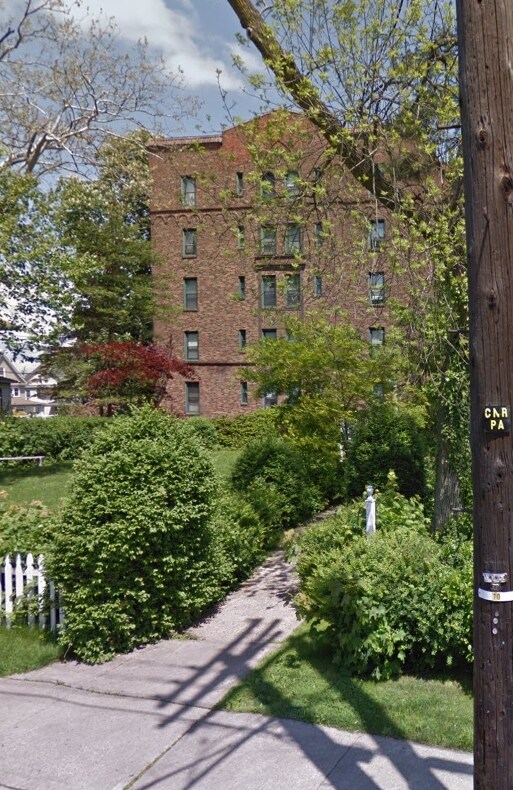 Photo - 569 Webster Ave Apartments