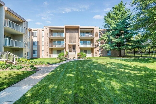 Photo - Surrey Square