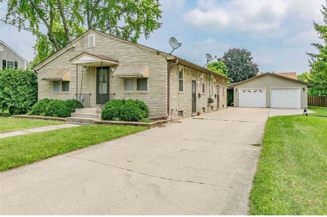 Building Photo - 749 1/2 State Street, Menasha Rental