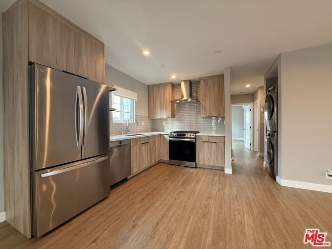 Building Photo - 1307 Tamarind Ave Unit 7