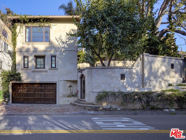 2880 Nichols Canyon Rd