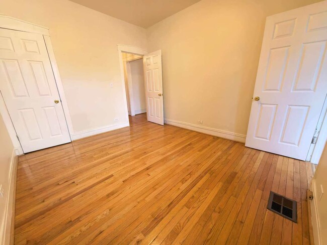 Photo - 651 E 50th Pl