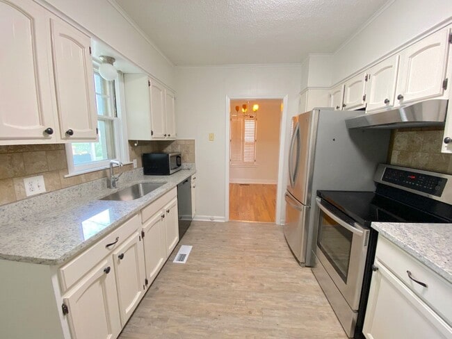 Photo - 3640 Shirlwood Ave