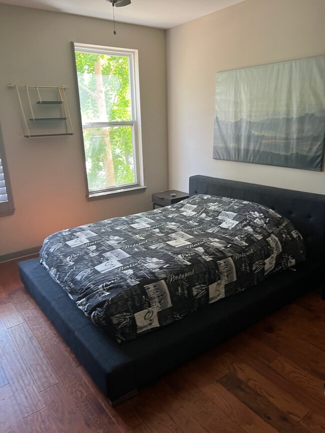 Photo - 390-317 17th St NW