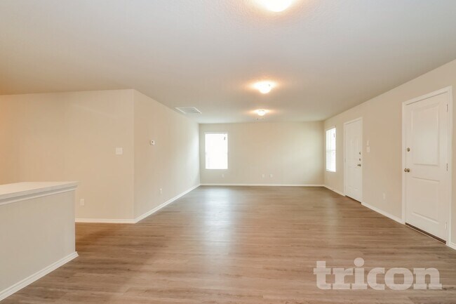 Photo - 9726 Marbach Gdn