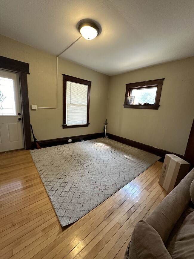 3 bed 1 bath close to Water St. and UWEC! Available June 1st