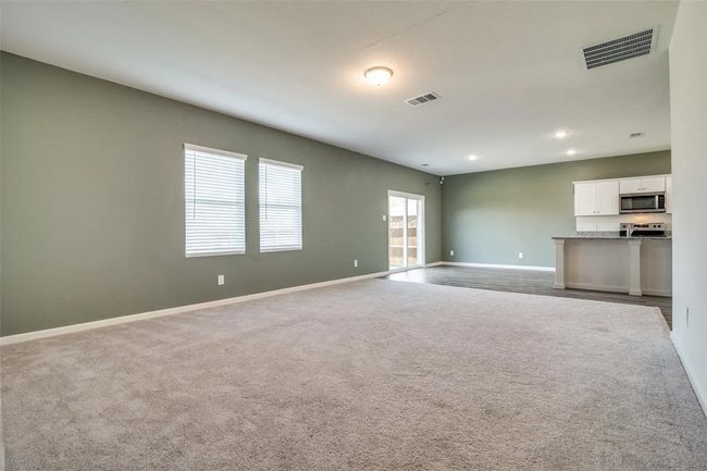 Photo - 731 Yorkshire Dr