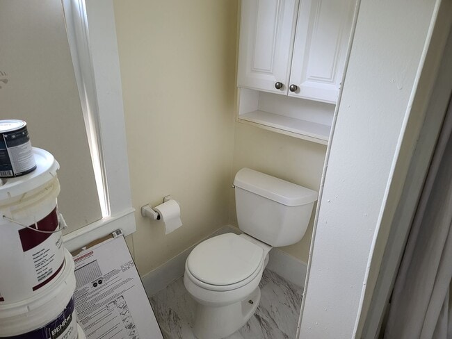 Photo - Large 3 bed unit in Ashland with 2 parking spots.