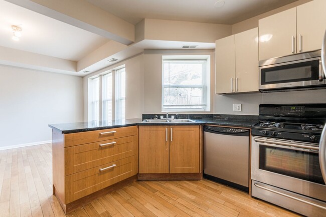 Photo - 6421 N Greenview Ave Condo Unit 1E