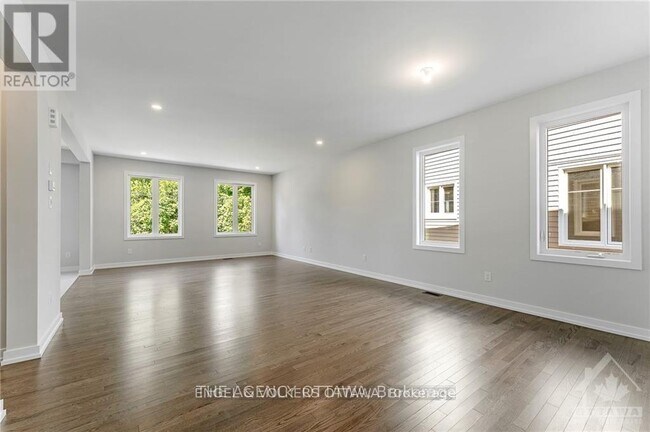 Photo - 89 Hackamore Cres