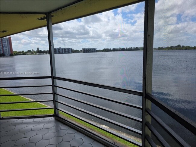 Building Photo - 1300 NE 191st St Unit A304