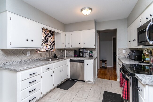 Photo - Peaceful Bi-Level Home in a Quiet Cul-de-Sac