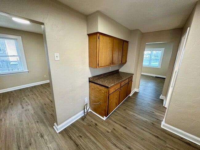 Photo - 1516 Crescent Rd SW