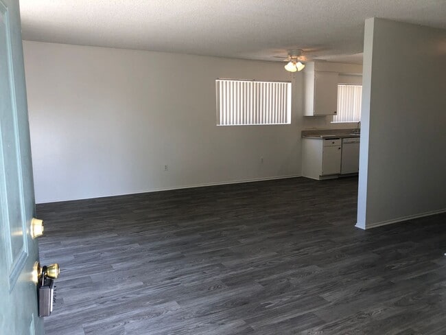 Photo - 2229 Franzen Ave Unidad D