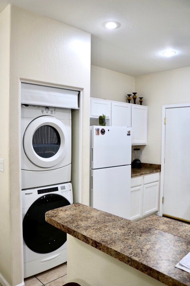 Photo - 1001 N Pasadena St