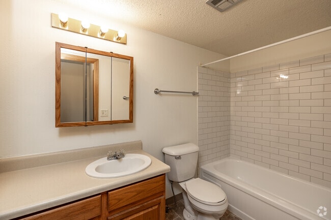 1 habitación, 1 baño - 625 pies cuadrados - Baño