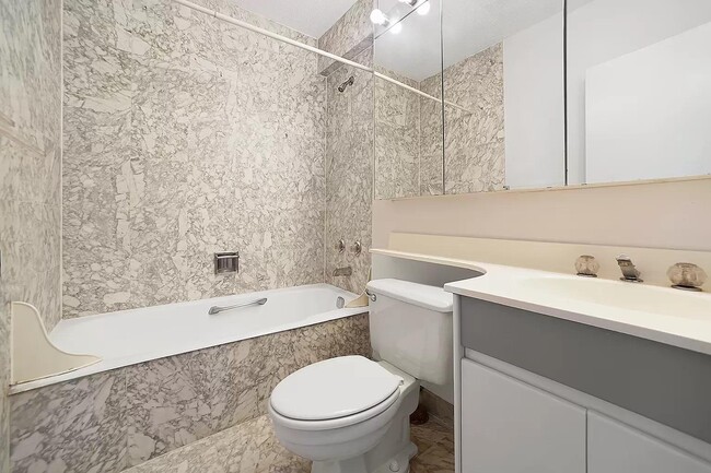 Photo - 377 Rector Pl