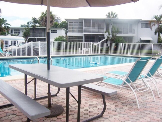 Photo - 1025 SE 15th St Unit 9D