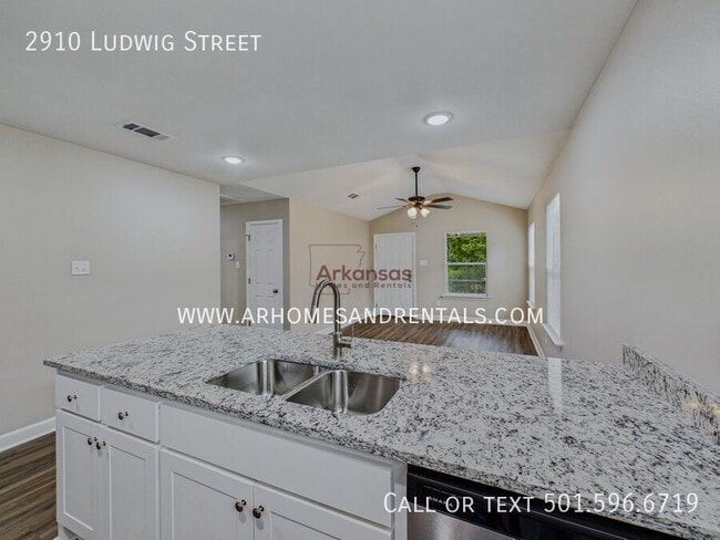 Photo - 2910 Ludwig St