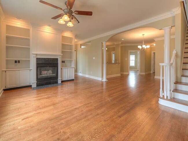 Photo - Harbor Town Home with Mother-In-Law Suite! All Major Appliances Included! Pets are welcome with o...