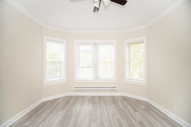 Photo - 630 W Roscoe St