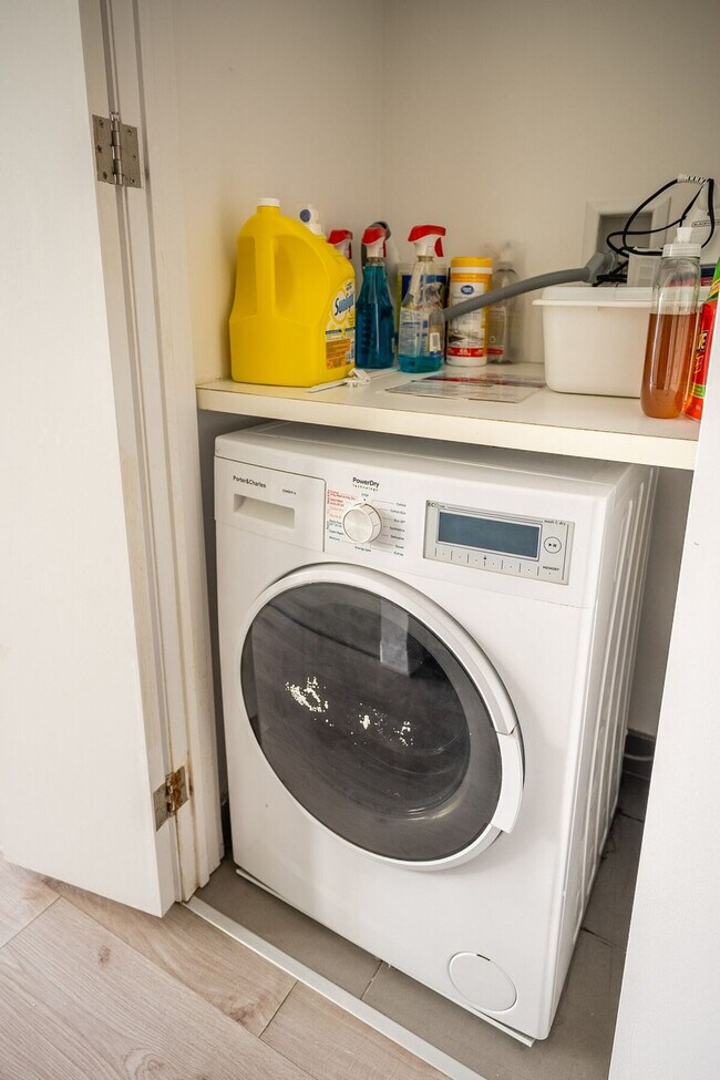 Photo - 155 Yorkville Ave Unit SI ID1345936P