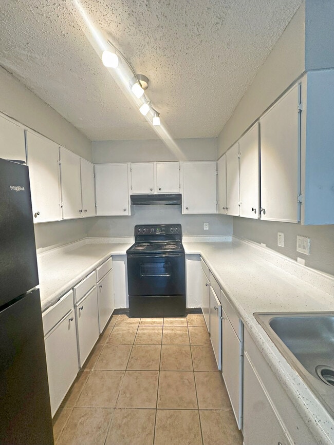 Photo - 7508 Oak Chase