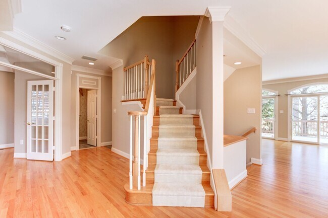 Photo - Lovely and Sought After Home for Rent in t...