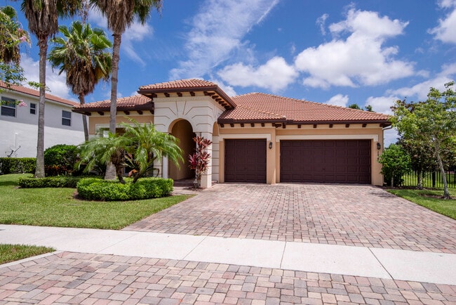 Building Photo - 172 Manor Cir
