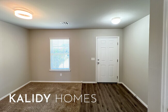 Photo - 9317 NW 71st St