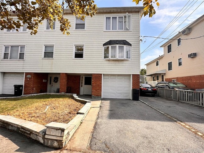Building Photo - 15-83 208th Place Unit Rental