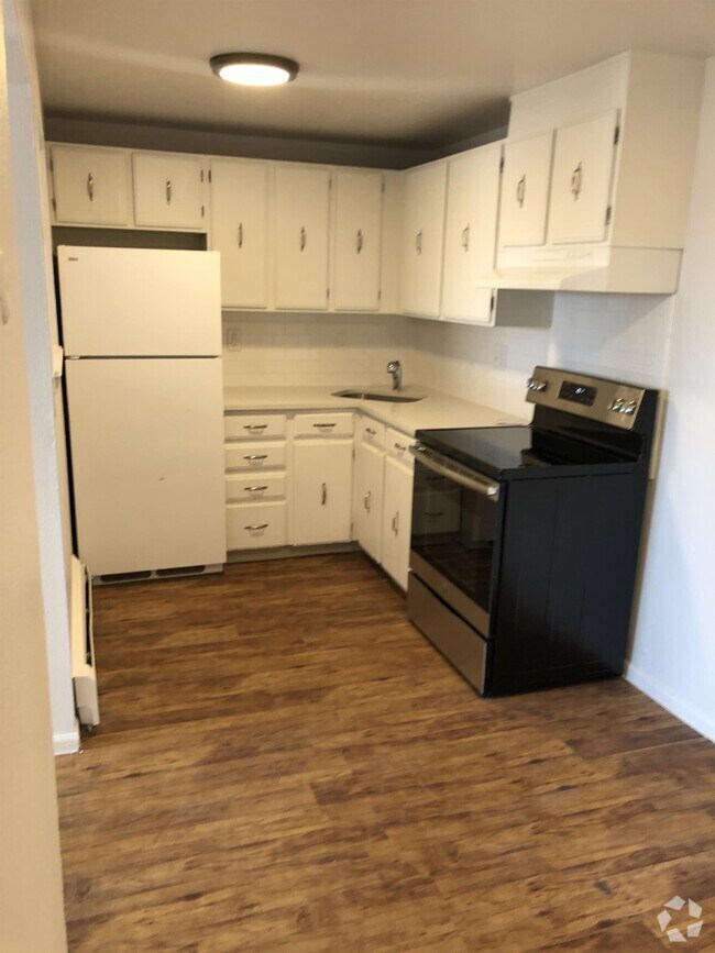 Building Photo - 2455 Bryant St Rental
