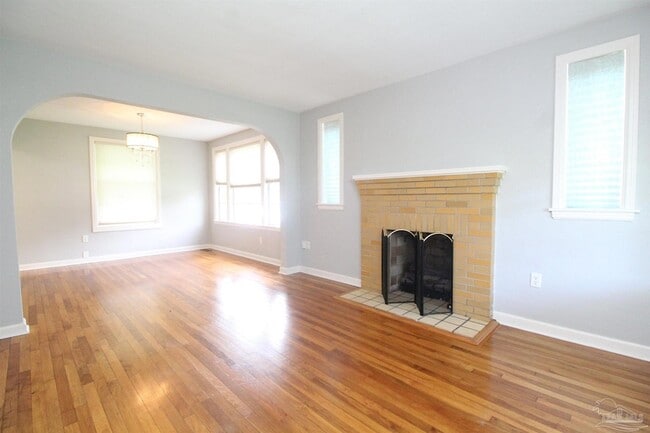 Photo - 1221 E Hernandez St