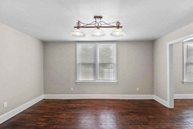 Photo - 107 W High St