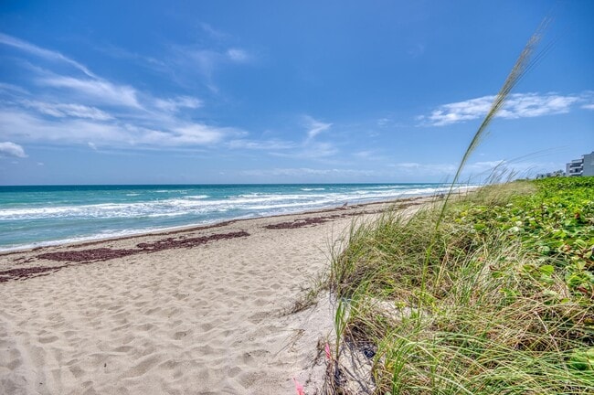Photo - 1501 NE Ocean Blvd Unidad 8
