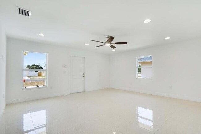 Photo - 121 Swain Blvd