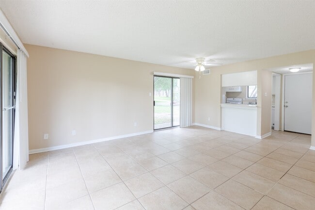 Photo - 15919 Golf Club Dr Unit 111