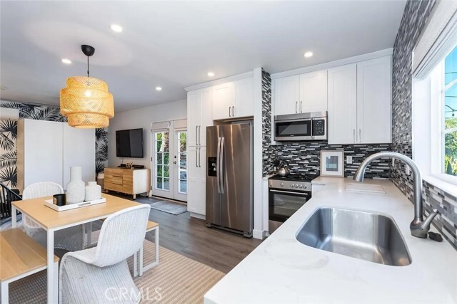 Photo - 7401 El Manor Ave Apartamento