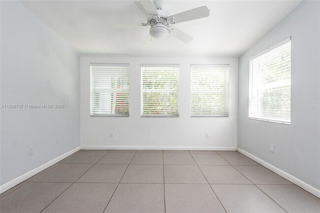 Photo - 330 NE 86th St