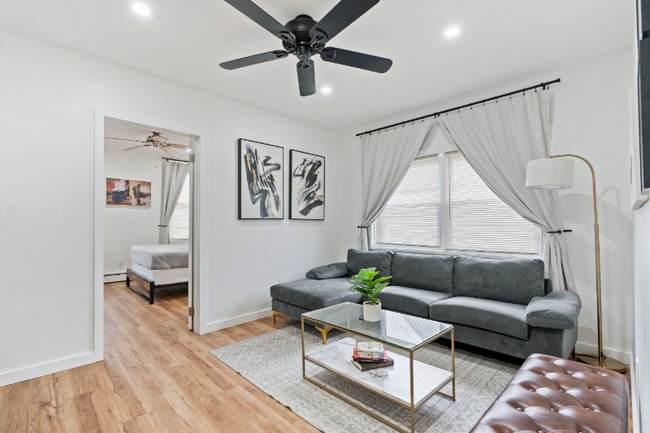 Photo - 1622 Union Turnpike