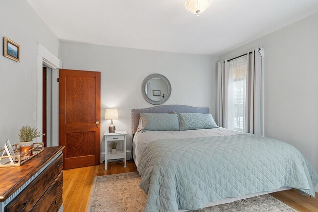 Building Photo - 68 walnut st Unit 2S Rental
