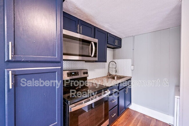 Photo - 304 Bryan St