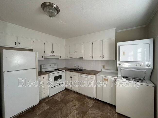 Photo - 110 Hedgecock Ave SW