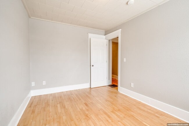 1202-1318 Summit Ave.